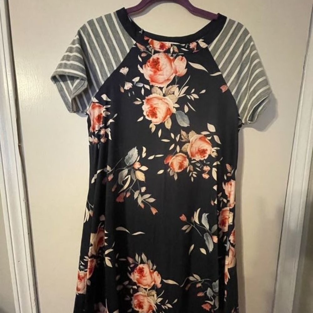 Floral tshirt dress size m